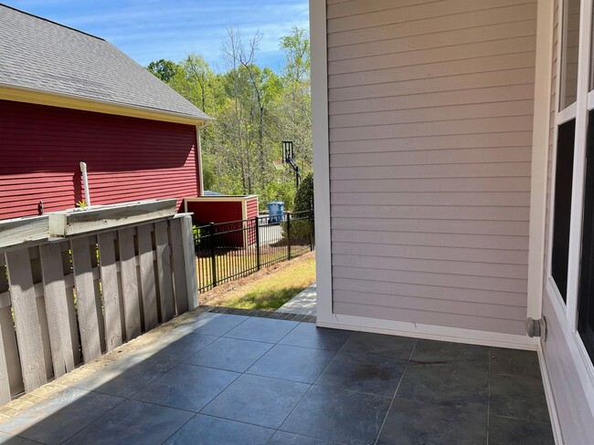 Building Photo - Fabulous Three Bedroom Home in Antiquity