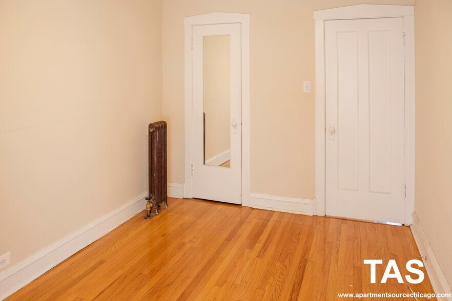 Building Photo - 1948 W Wilson Ave