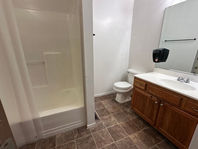 Building Photo - Delhi- Spacious 3 bedroom 2 bath in OHSD
