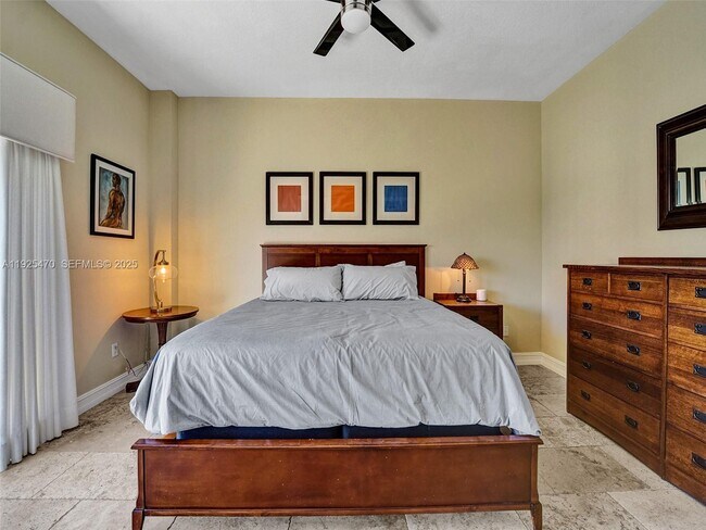 Building Photo - 2356 Wilton Dr