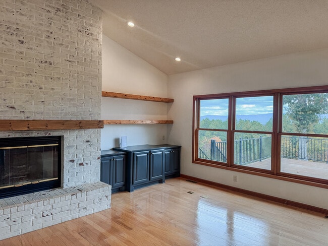 Building Photo - 27 Cadiz Ln