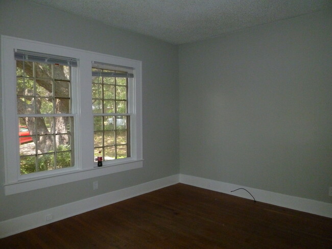 Building Photo - Hyde Park - 2 bedroom w/ Bonus