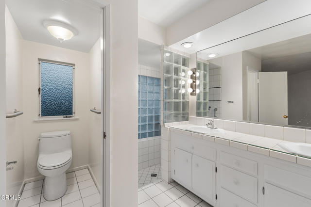 Building Photo - 1370 Cresthaven Dr