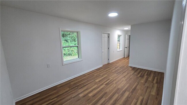 Building Photo - 2084 Snow Rd SW