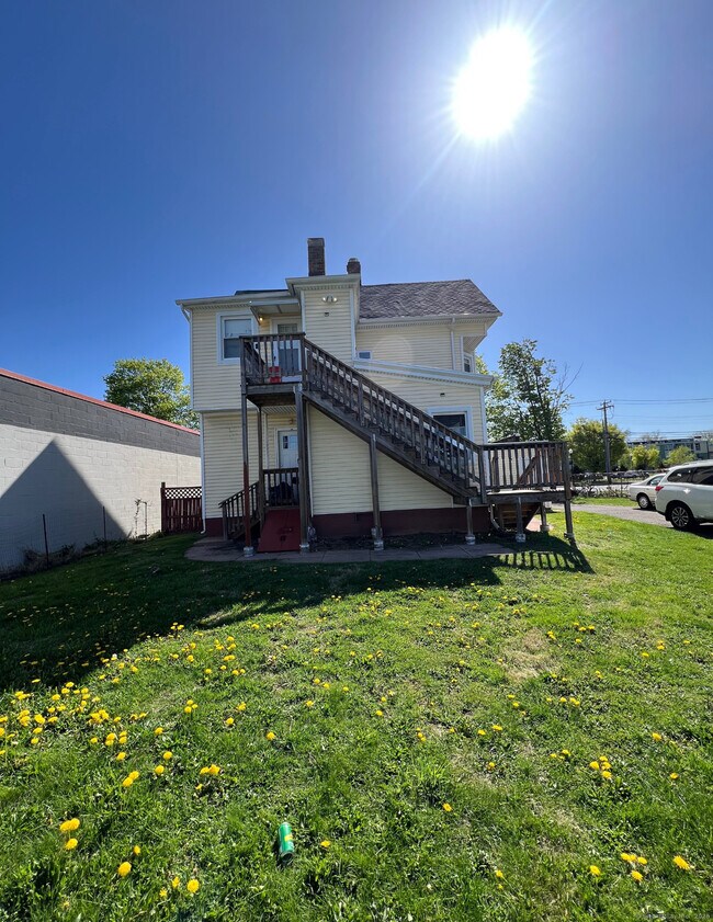 Building Photo - 982 Dixwell Ave