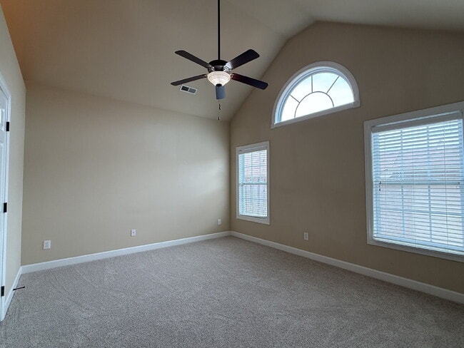 Building Photo - 1012 Scarlet Woods