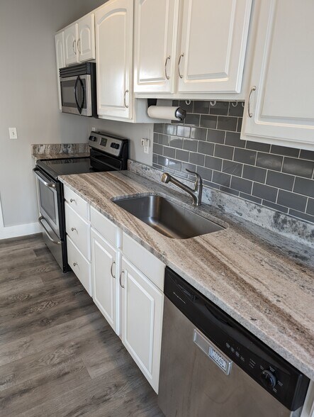 Building Photo - 264 Elm St