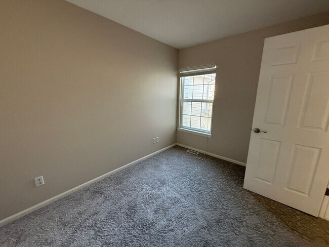 Building Photo - Newly updated 2 story townhome with single car garage in Littleton