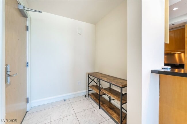 Building Photo - 2700 S Las Vegas Blvd