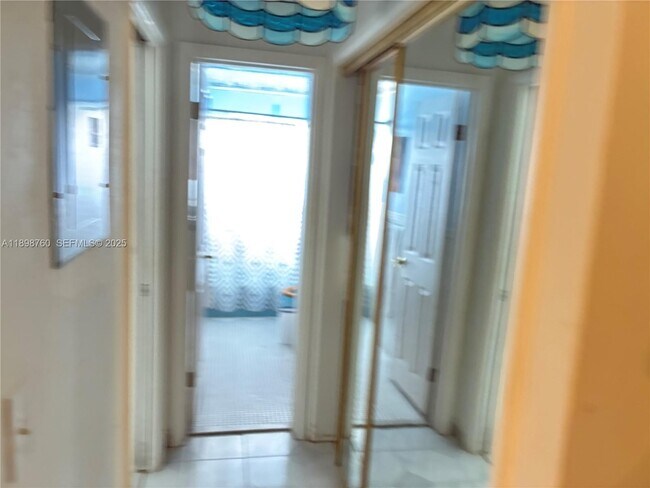 Building Photo - 141 NE 10th Ave