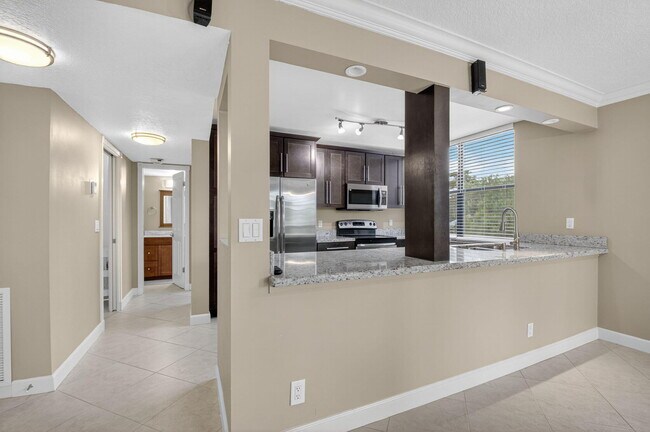 Building Photo - 450 Egret Cir