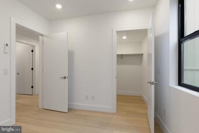 Building Photo - 2007 Cambridge St