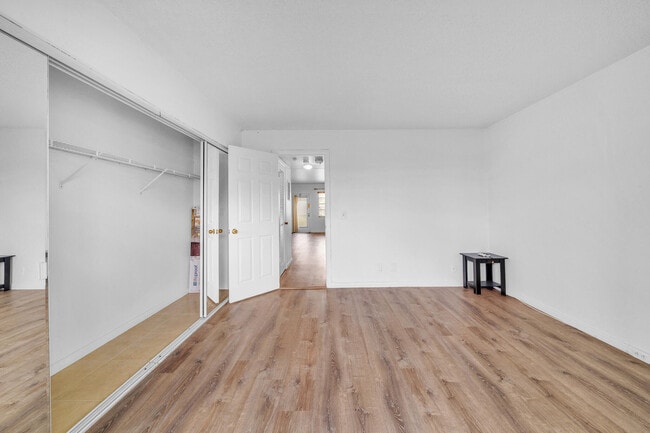 Building Photo - 127 Westbury E