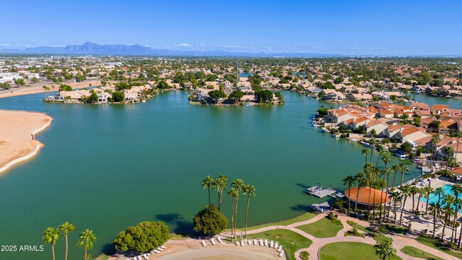 Building Photo - 2119 E New Bedford Dr