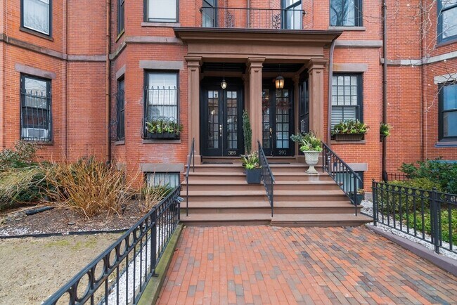 Building Photo - 389 Beacon St