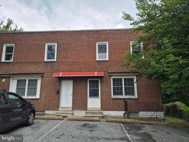Building Photo - 412 New Rd