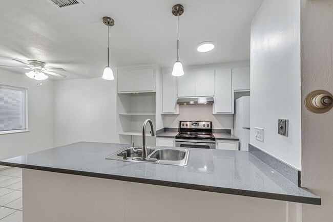 Building Photo - 2 Story Condo in Charry Plaza HOA