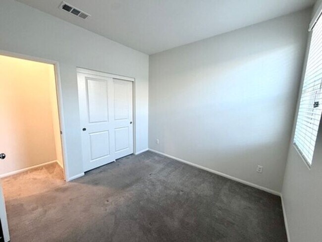 Building Photo - Luxury Townhome for Lease in Rancho Cucamonga