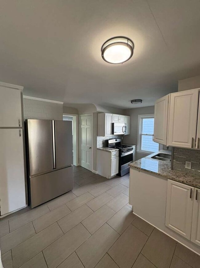 Building Photo - Charming University Heights Home Near Shops & Dining