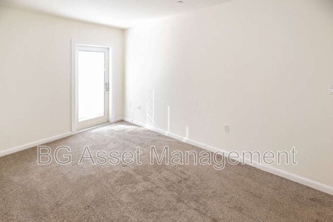 Building Photo - 1459 MacArthur Blvd