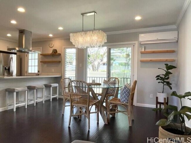 Building Photo - Split level townhome in Aiea! PET FRIENDLY!