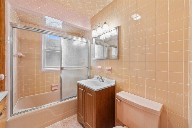 Building Photo - 26 Fuller St