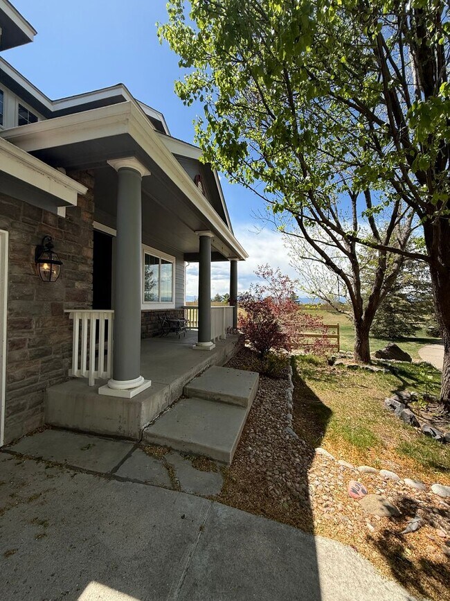 Building Photo - Your Colorado Oasis Awaits! 4 Bed, 3.5 Bath Home with Modern Amenities next to open space