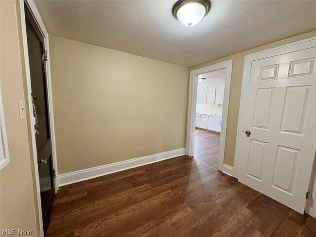 Building Photo - 98 N Portage Path