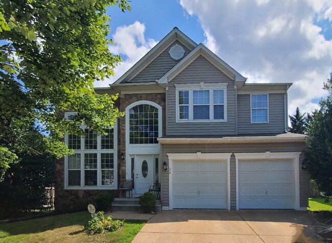 Primary Photo - Gorgeous 6 BR Home, Convenient to Quantico...