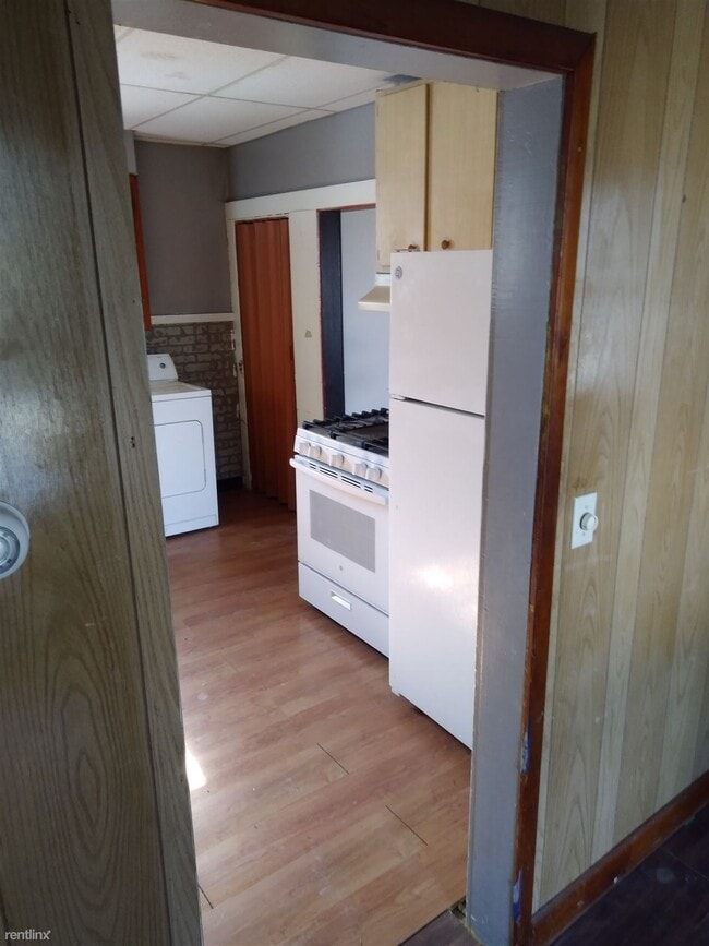 Building Photo - 3 br, 1 bath House - 212 South Street