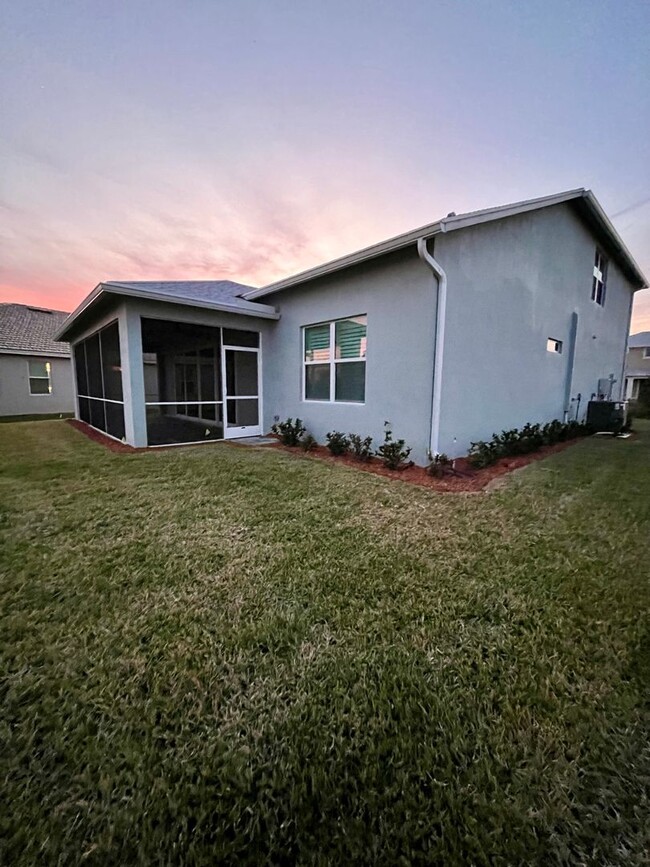 Building Photo - Brand New 5/4/2 in Heron Preserve in Tradi...