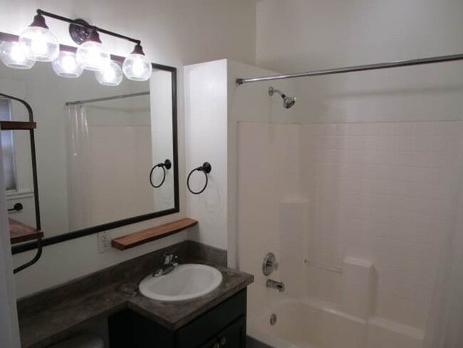 Building Photo - Charming 3 Bedroom Craftsman in North Tacoma