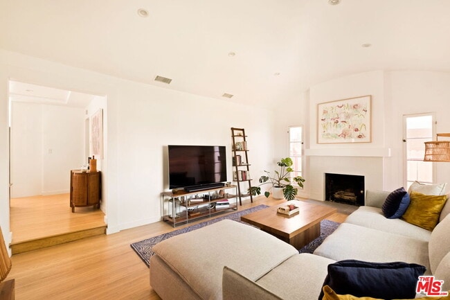 Building Photo - 1615 S Crescent Heights Blvd