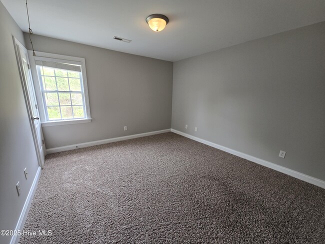 Building Photo - 1868 Cambria Dr