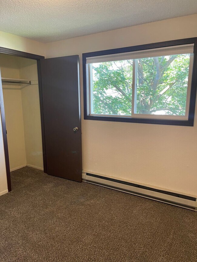 Building Photo - MP99- 1314-1316 W Chelan