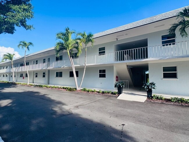 Building Photo - 207 Tropic Isle Dr