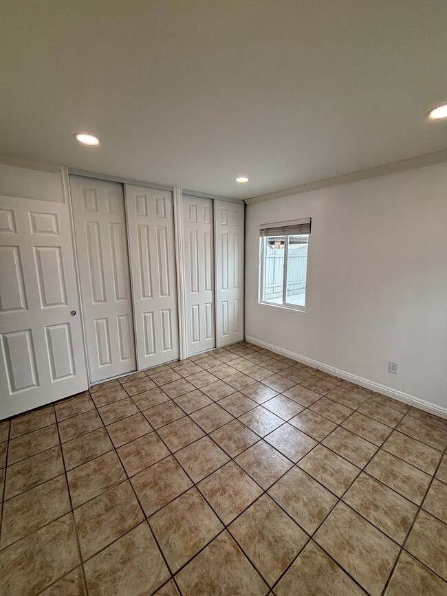 Building Photo - 2 bedrooms 1 bath duplex in Chula Vista.