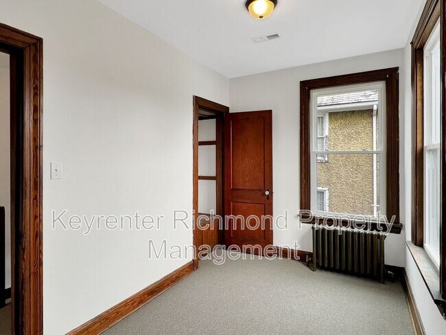 Building Photo - 2806 Hawthorne Ave