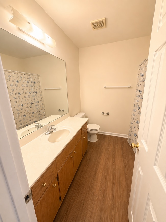 Building Photo - Two bedroom, 1.5 townhouse in Graham (Park Place Apts)