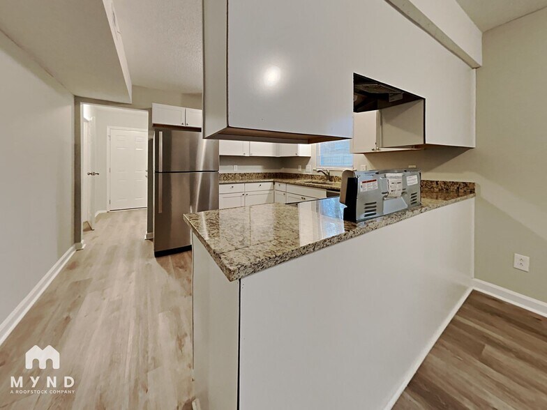 Building Photo - 6301 Ivory Palm Dr