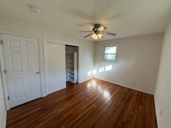 Building Photo - Cozy Home with Character