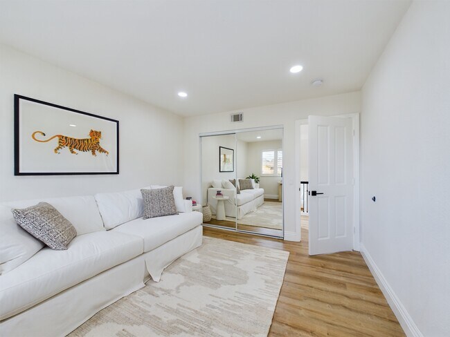 Building Photo - 2543 Caminito Muirfield