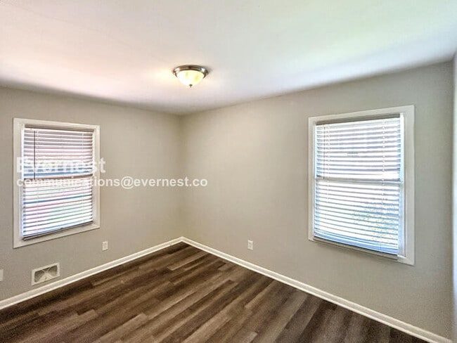 Building Photo - 1525 Matt Leonard Dr SW