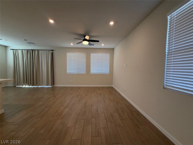 Building Photo - 227 Jaldena Ln