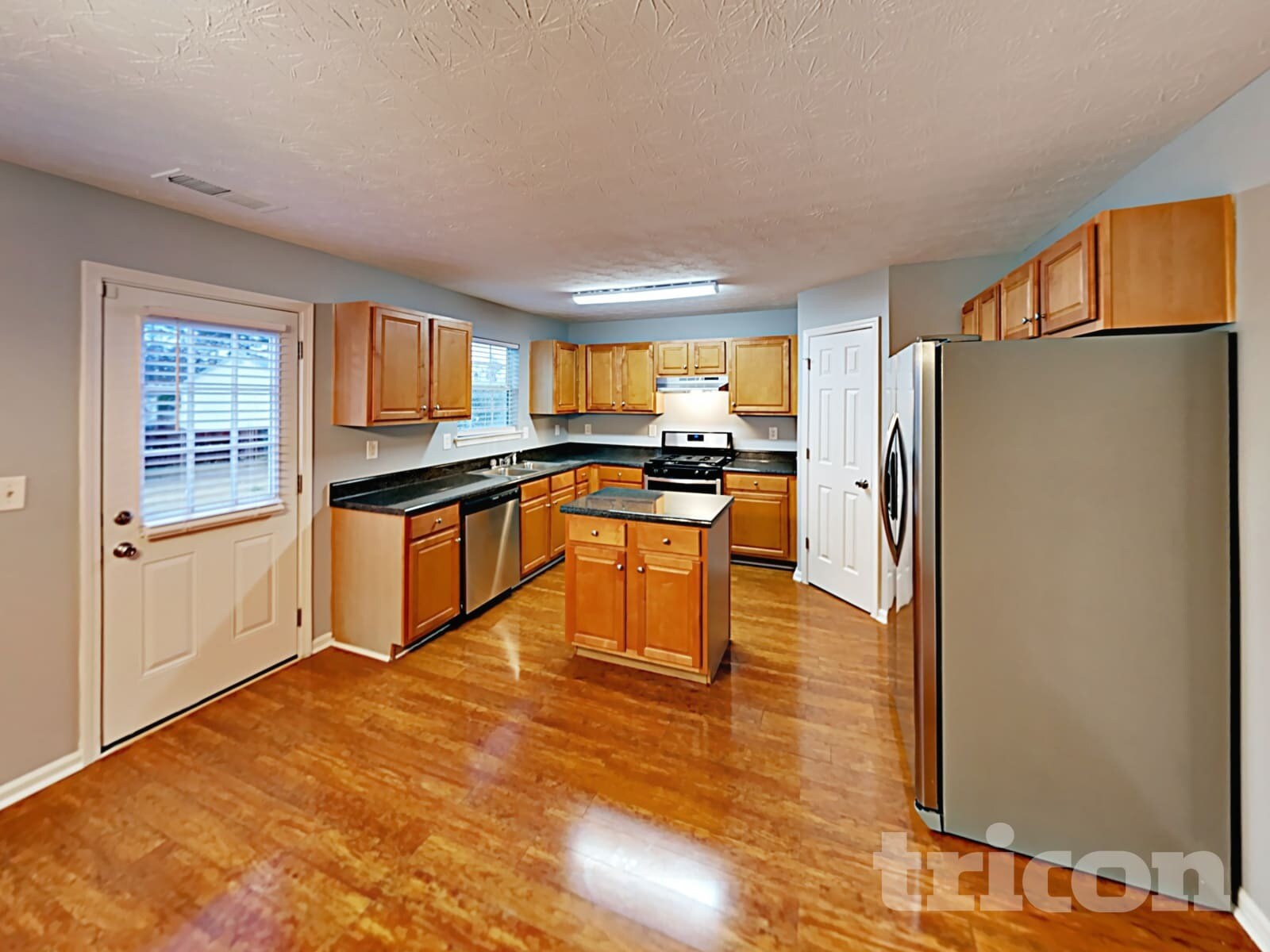 Building Photo - 12755 N Hill Dr