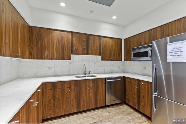 Building Photo - 509 River Rd