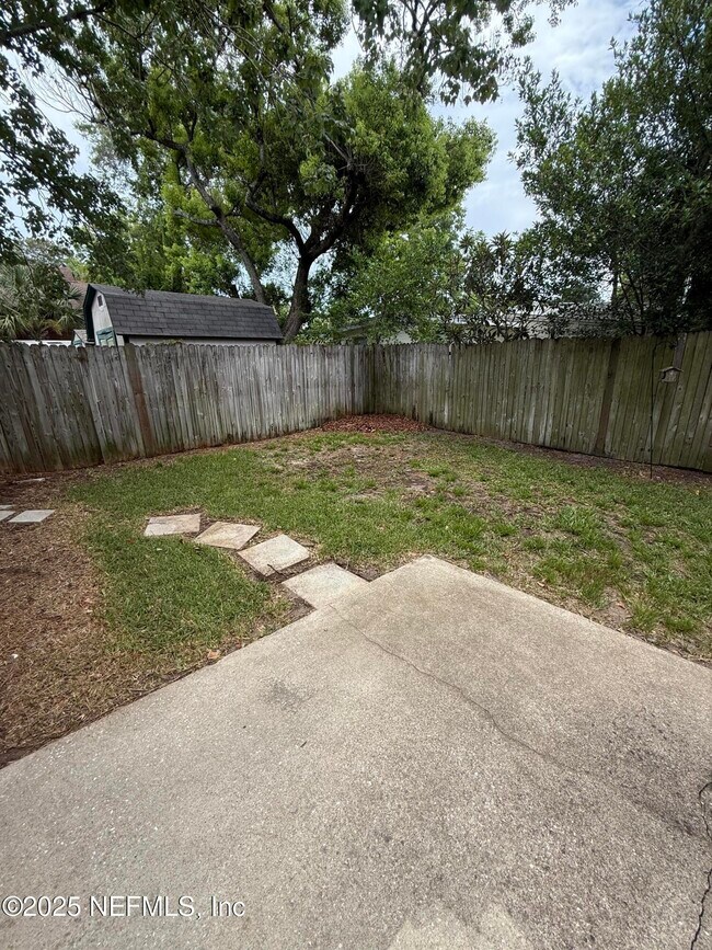 Building Photo - 537 Oleander St