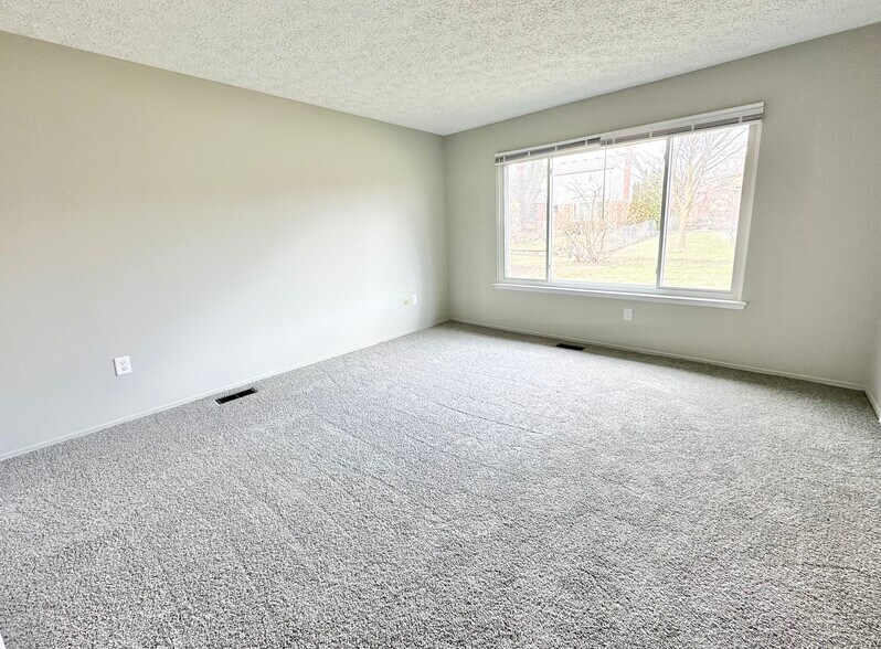 Building Photo - 537 Randall Dr