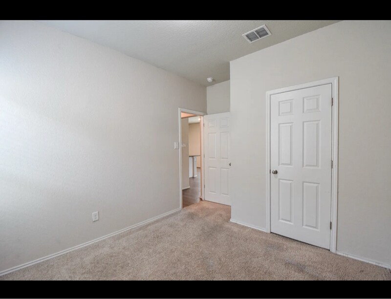 Building Photo - 3443 RedBud Grv