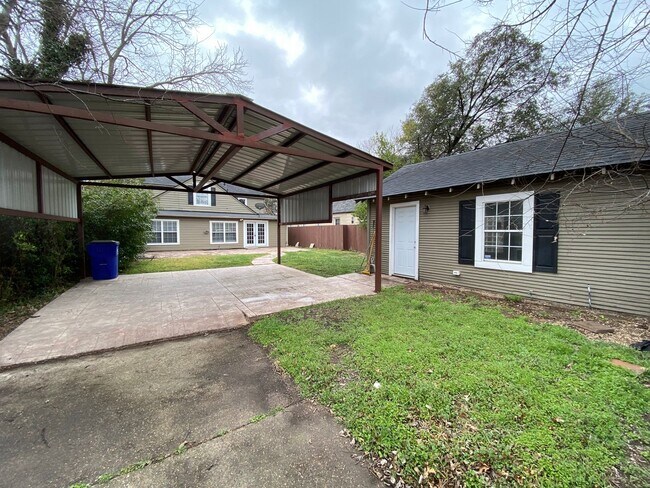 Building Photo - Walk to Glencoe Park OR Mockingbird Statio...